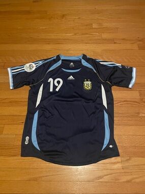 Lionel Messi 2006 adidas jersey y2k soccer kit size large NWOT